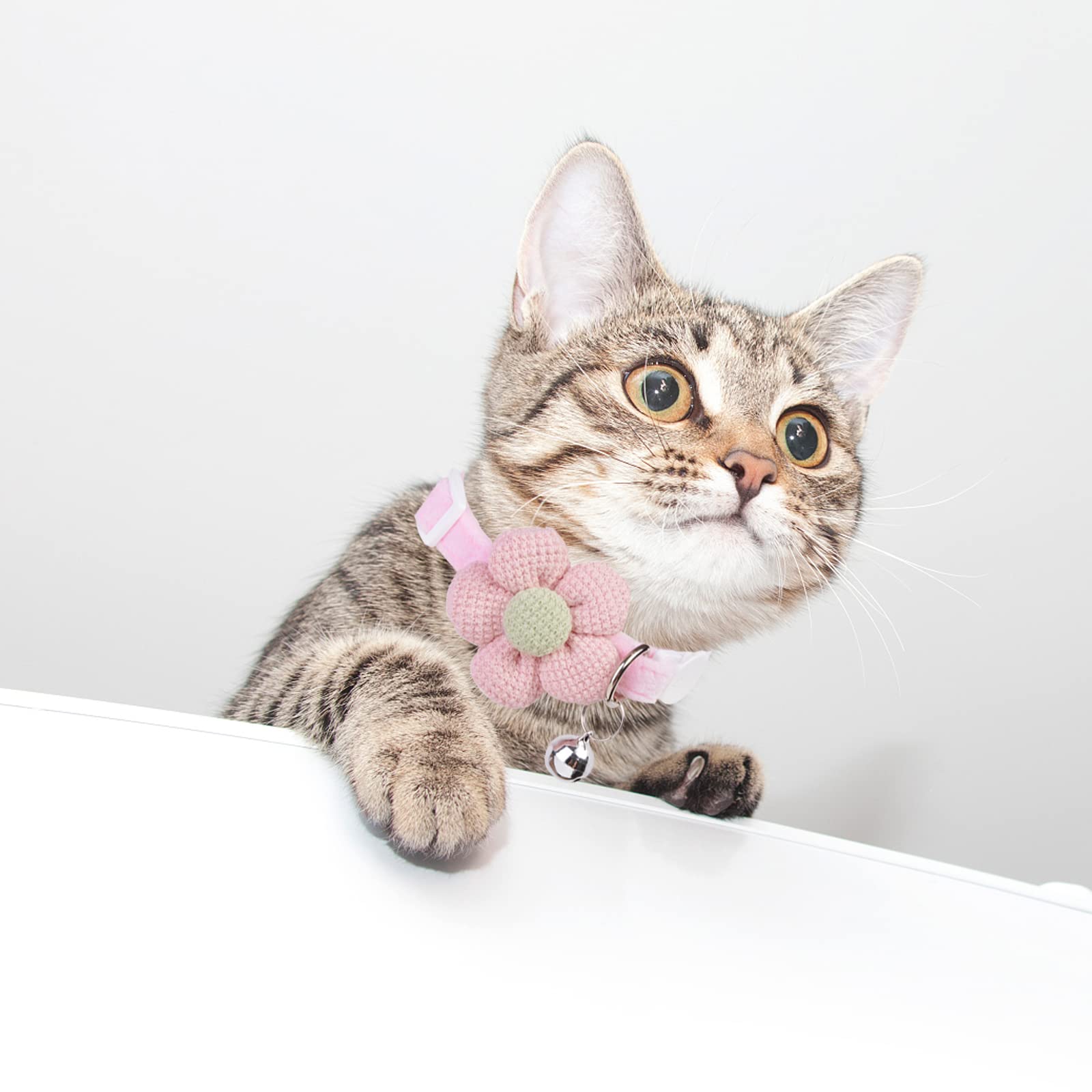 Breakaway Cat Collars with Bells, MUZIEBA Kitten Collar for Girl Boy Adjustable Safety Kitty Collars for Cats Puppy and Small Pets (Pink)