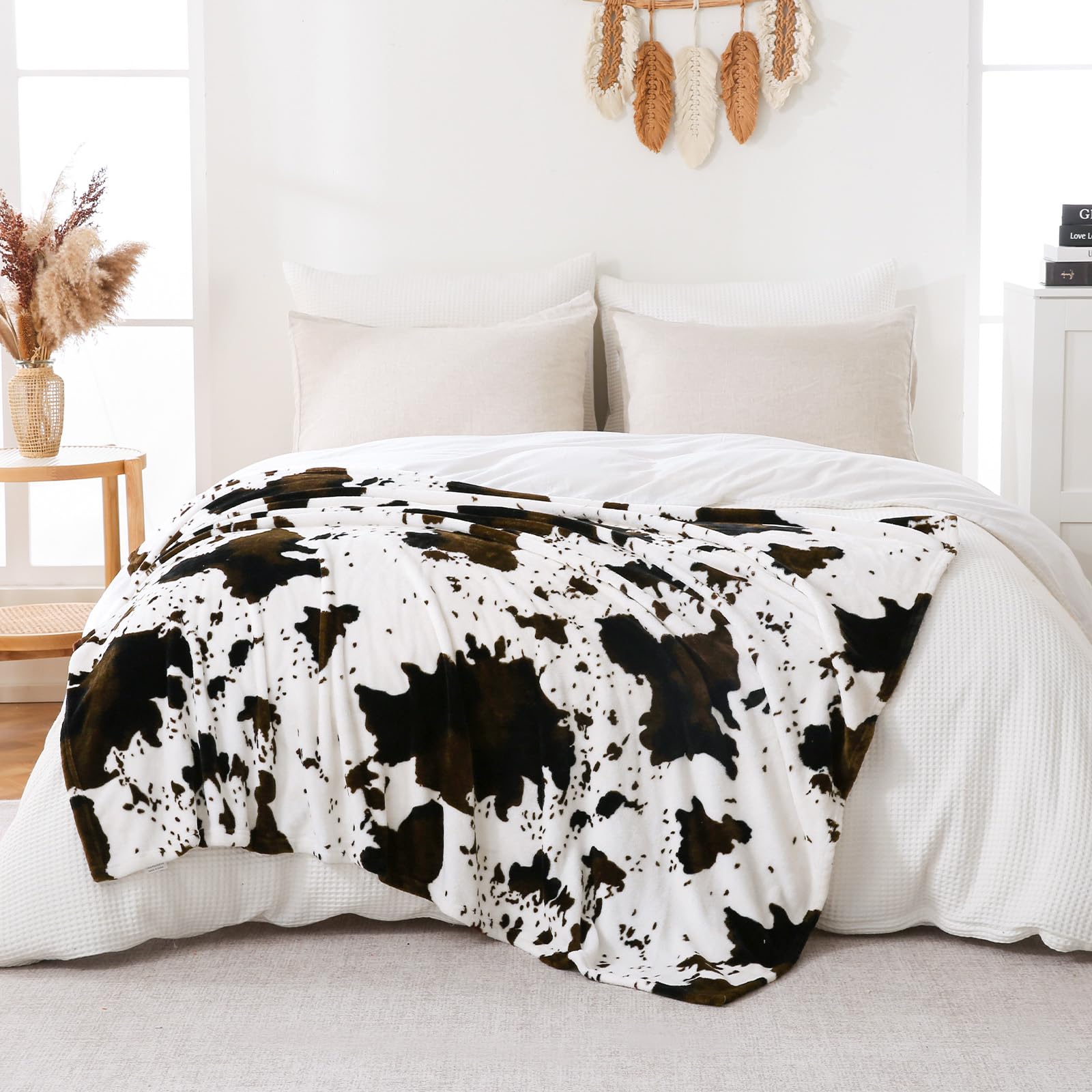 Bnuitland Fleece Cow Print Blanket, Super Soft 300 GSM Double Sided Lightweight Cow Throw for Bed Sofa Couch Travel, Fluffy Fuzzy Animal Blanket for Adults/Baby/Pets, 50×40 inch