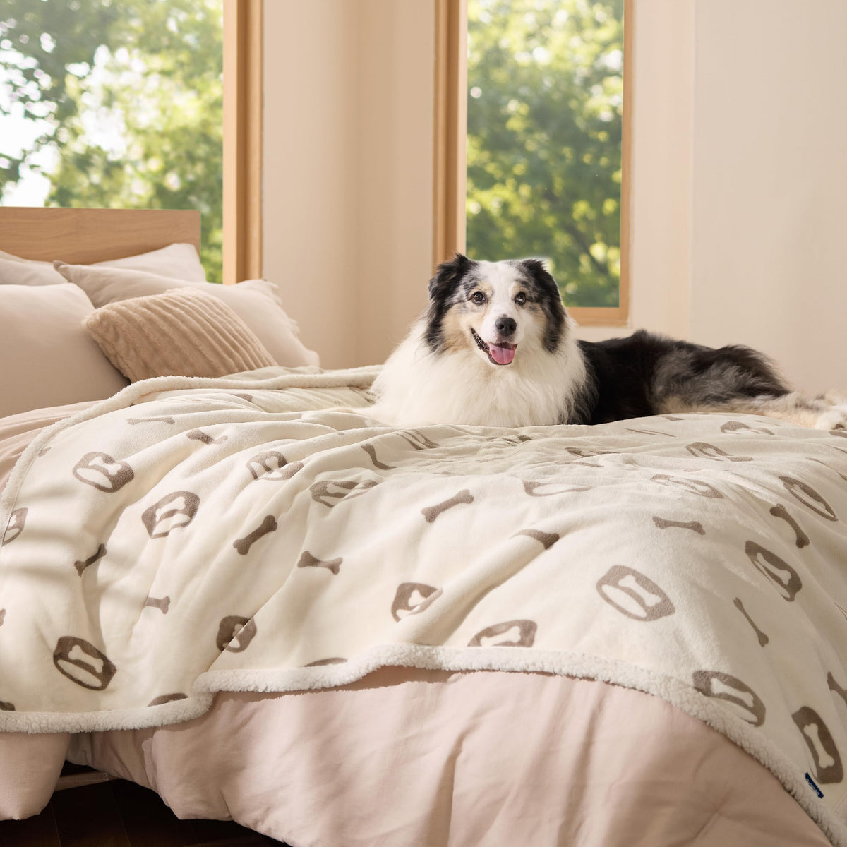 Bedsure Waterproof Blanket for Bed Soft Sherpa Fleece Throw,King 108"x86"