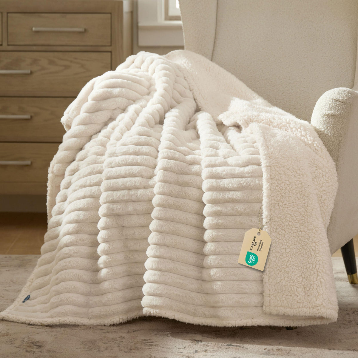 Bedsure ComfyFleece® Waterproof Dog Blankets for Large Dogs,50x60