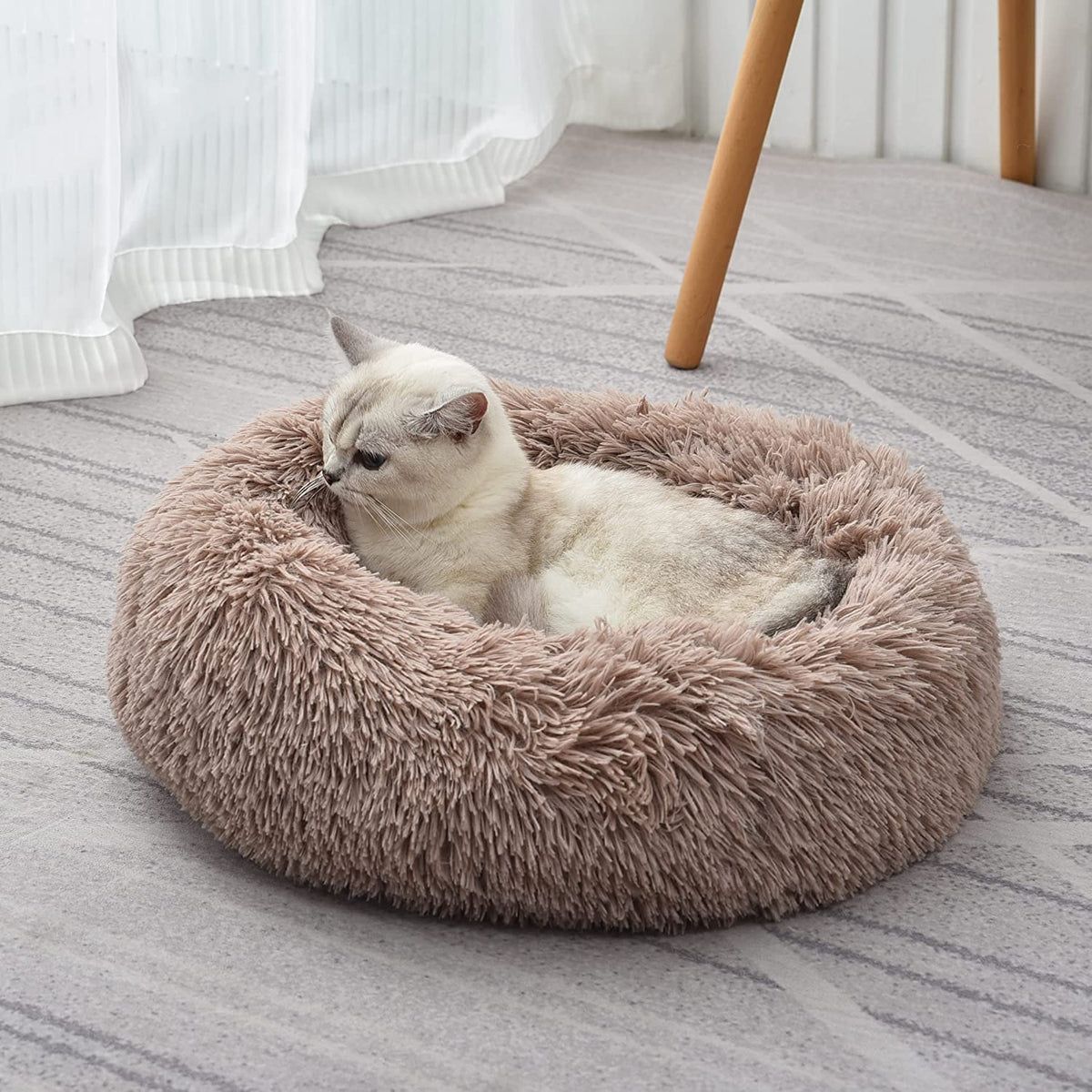Purrfect Cat Beds - Washable 20 inches, Anti-Anxiety Round Plush Faux Fur, Thick Bottom (Purple, Medium) - Suitable for Indoor Cats & Small/Medium Dogs