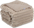 ZAKAPAWS Waterproof Pet Blanket for Large Dogs & Cats - Reversible Calming Plush, Washable Furniture Cover for Couch, Bed, Car Seat, Blocks Leaks, Stains & Pet Fur (Line, 30"x40")