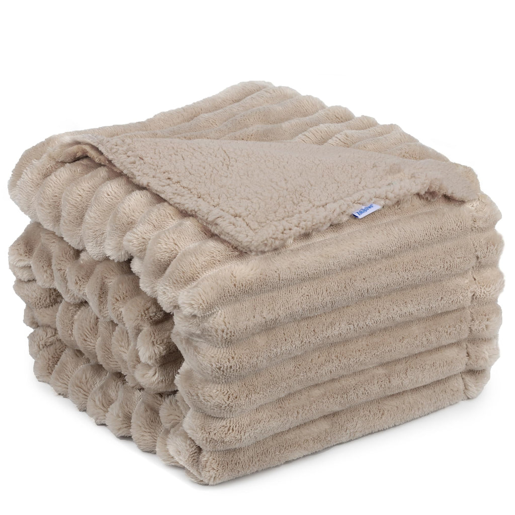 ZAKAPAWS Reversible Waterproof Sherpa Pet Blanket for Large Dogs & Cats