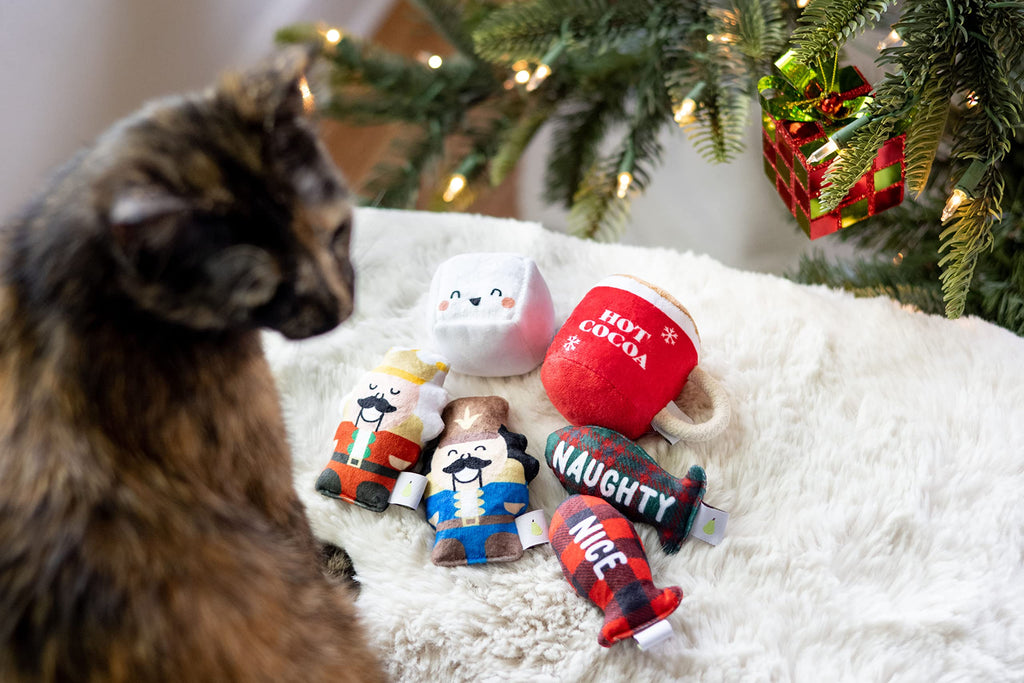Pearhead Naughty Or Nice Christmas Cat Toy Set, Holiday Pet Owner Gift, Christmas Must Have Toy Set, Cat Teaser Toy, with Catnip Pouch, Set of 2