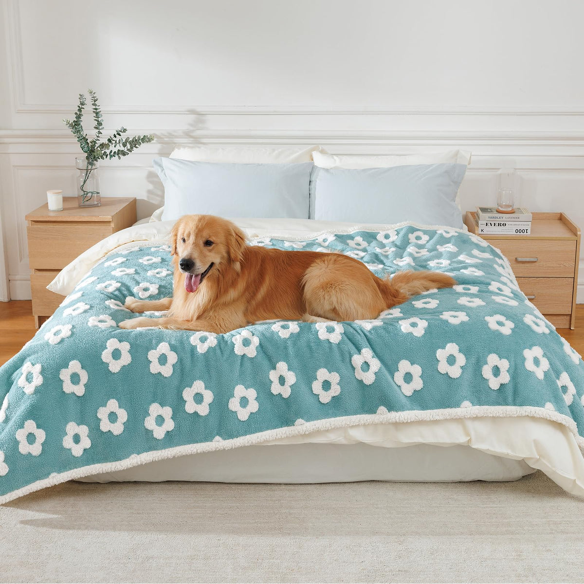 Luciphia Waterproof Dog Blanket for Large Dogs Cats Soft Reversible Fleece