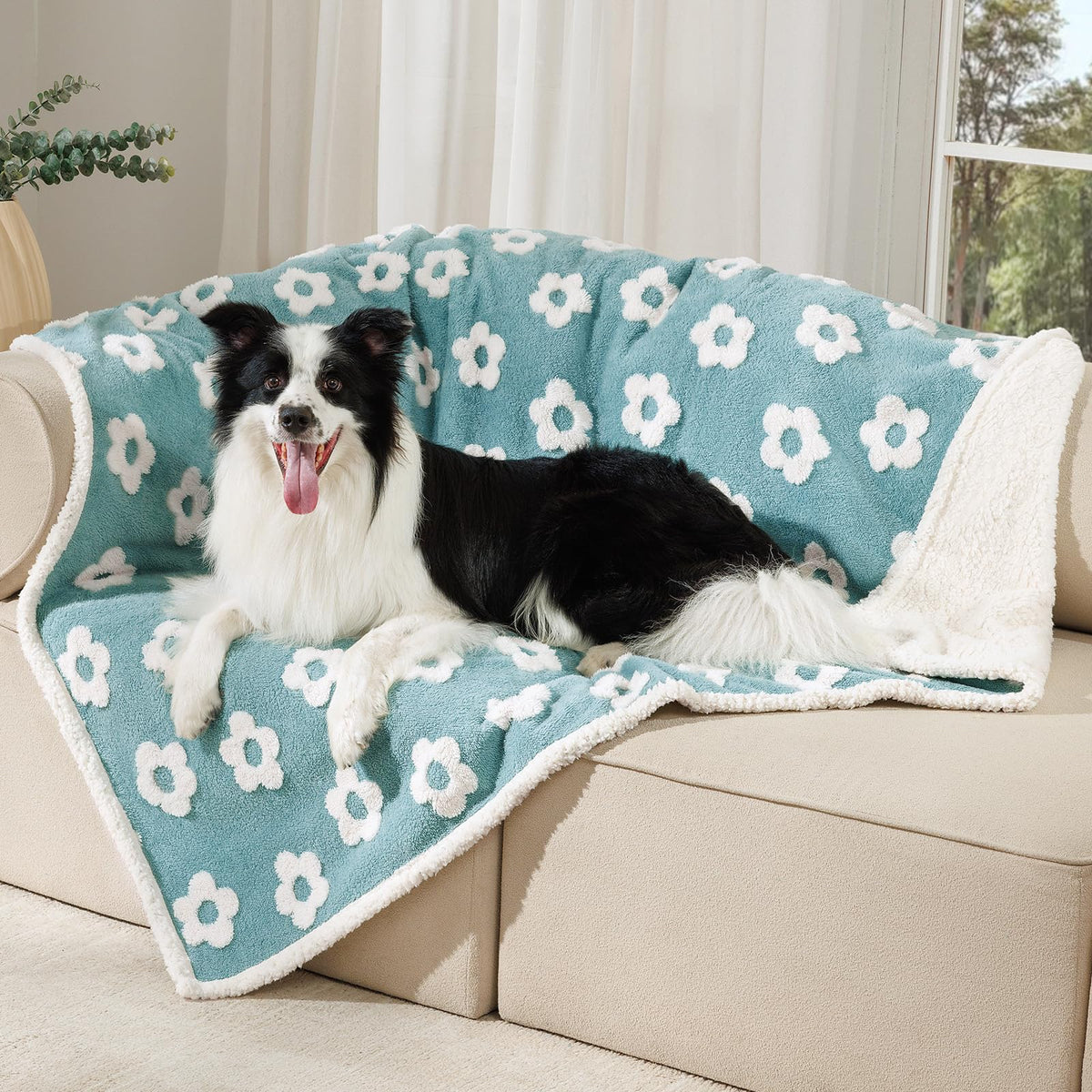 Luciphia Waterproof Dog Blanket for Large Dogs Cats Soft Reversible Fleece