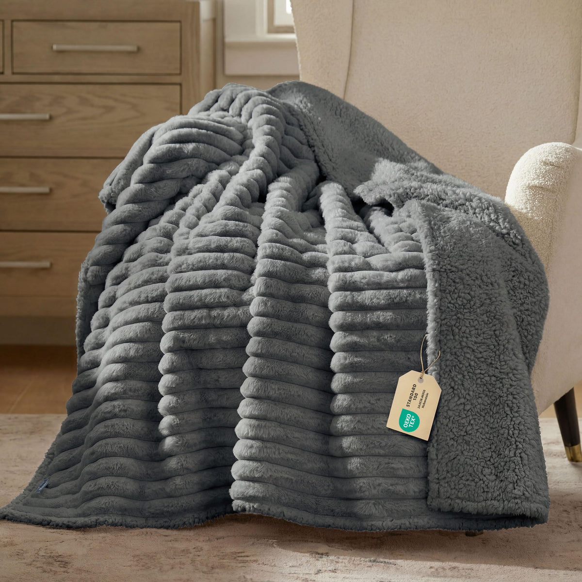 Bedsure ComfyFleece® Waterproof Dog Blankets for Large Dogs,50x60