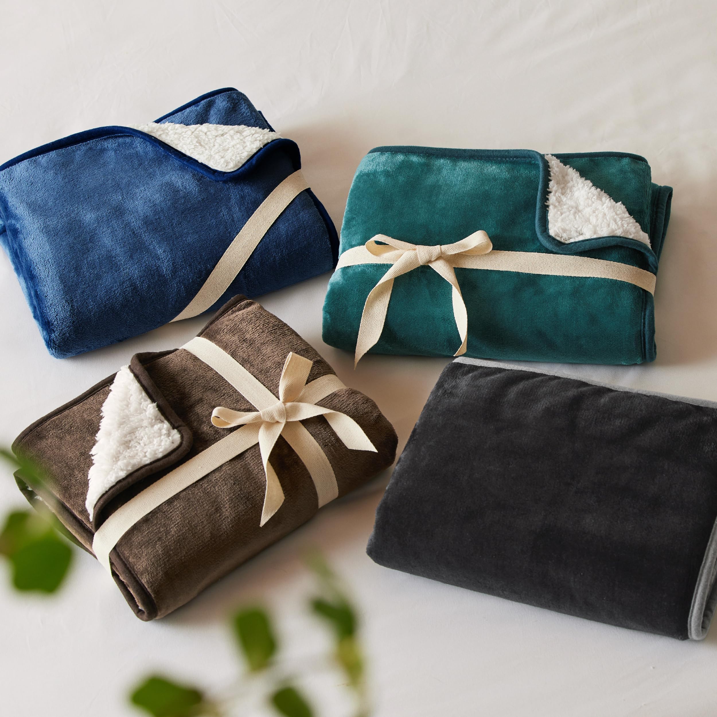 Bedsure Waterproof Dog Blankets for Small Dogs Soft Cat Blanket Warm,25X35